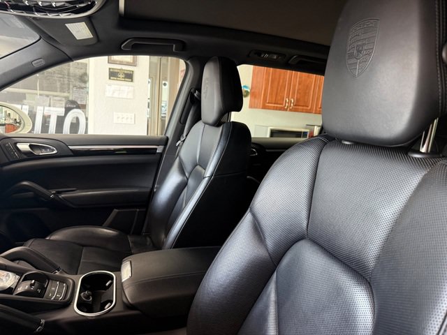 Used 2018 Porsche Cayenne Platinum Edition AWD/4WD image 21