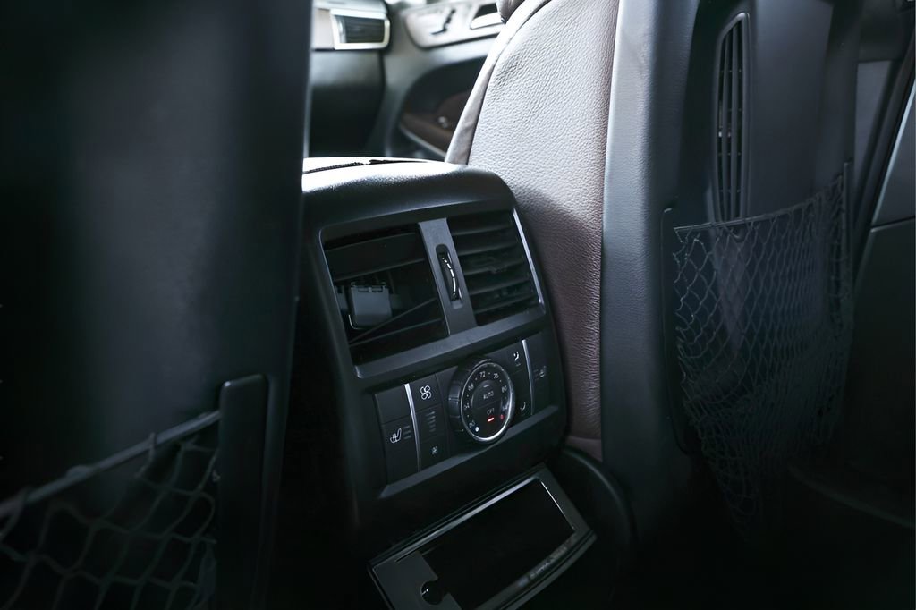 Used 2013 Mercedes-Benz GL 550 4MATIC image 36