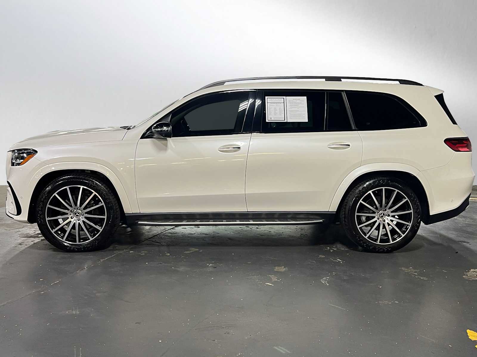 Used 2024 Mercedes-Benz GLS 580 4MATIC image 6