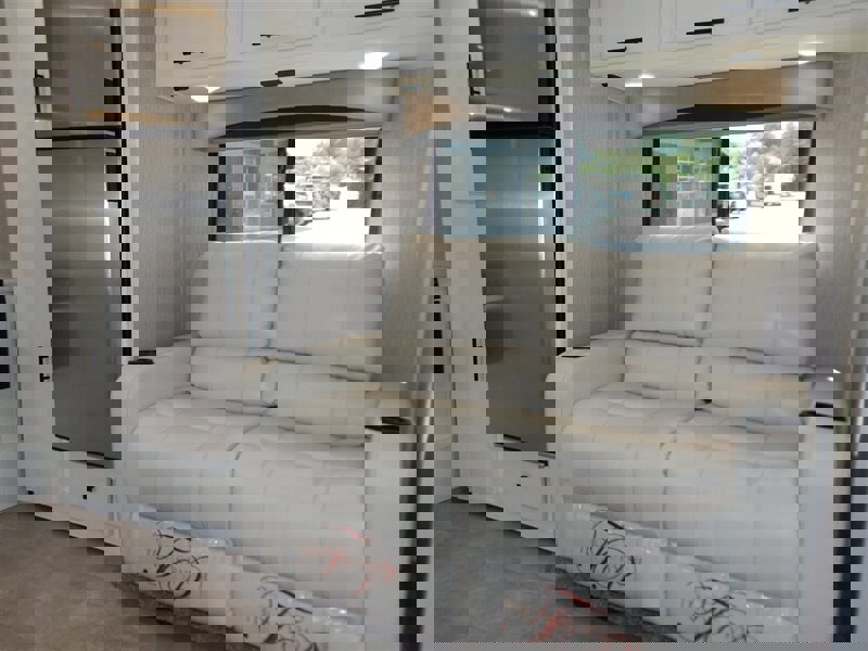 Used 2022 Ford E-450 and Econoline 450 Super Duty w/ Motorhome Prep Package image 28