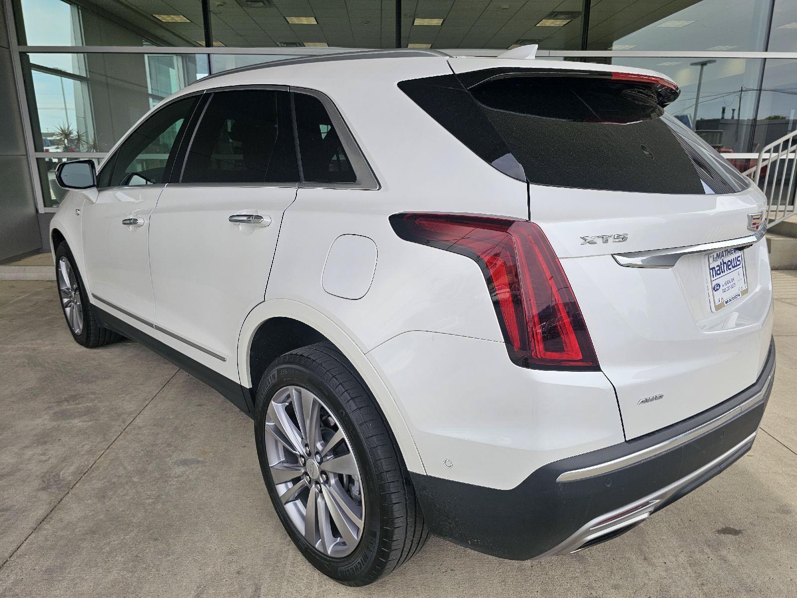 Used 2024 Cadillac XT5 Premium Luxury w/ Technology Package AWD/4WD image 3