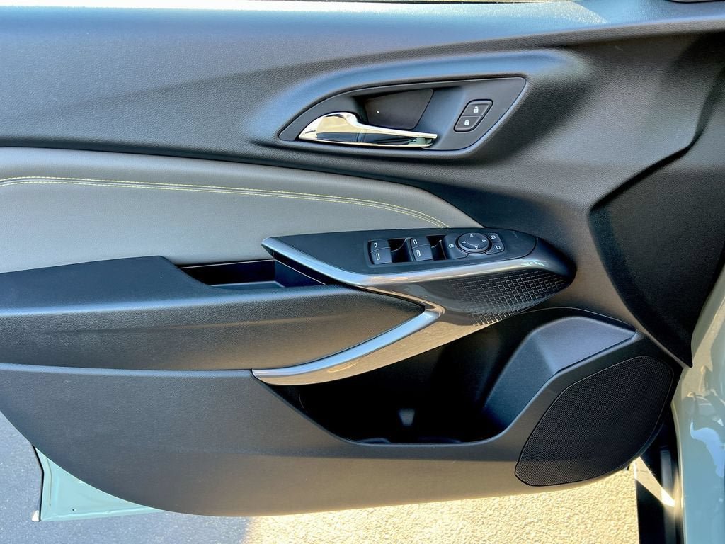 New 2026 Chevrolet Trax ACTIV w/ Sunroof Package FWD image 19