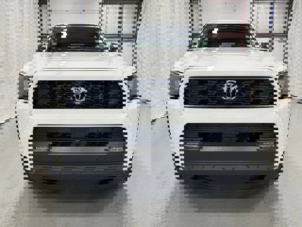 Used 2025 Toyota 4Runner TRD Off-Road image 2