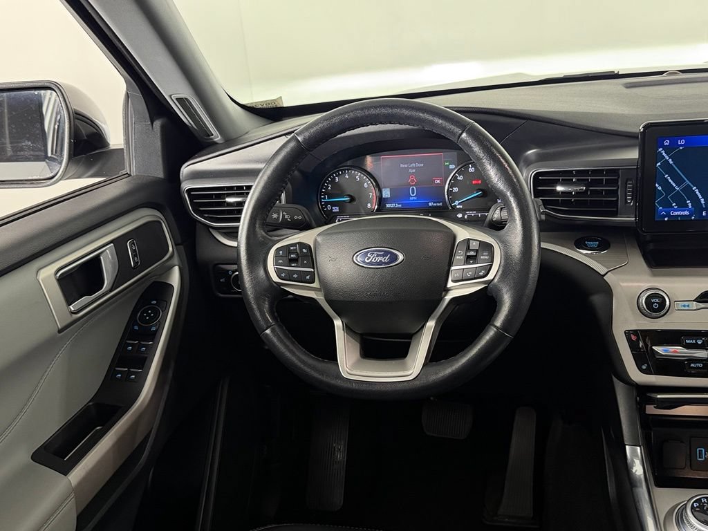 Used 2023 Ford Explorer XLT w/ Equipment Group 202A AWD/4WD image 31