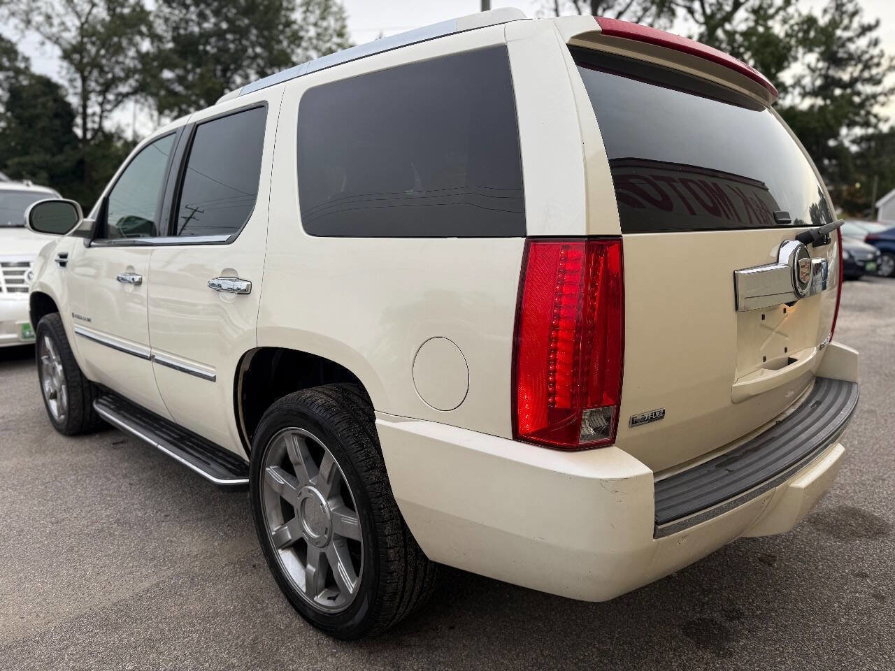 Used 2009 Cadillac Escalade AWD image 5