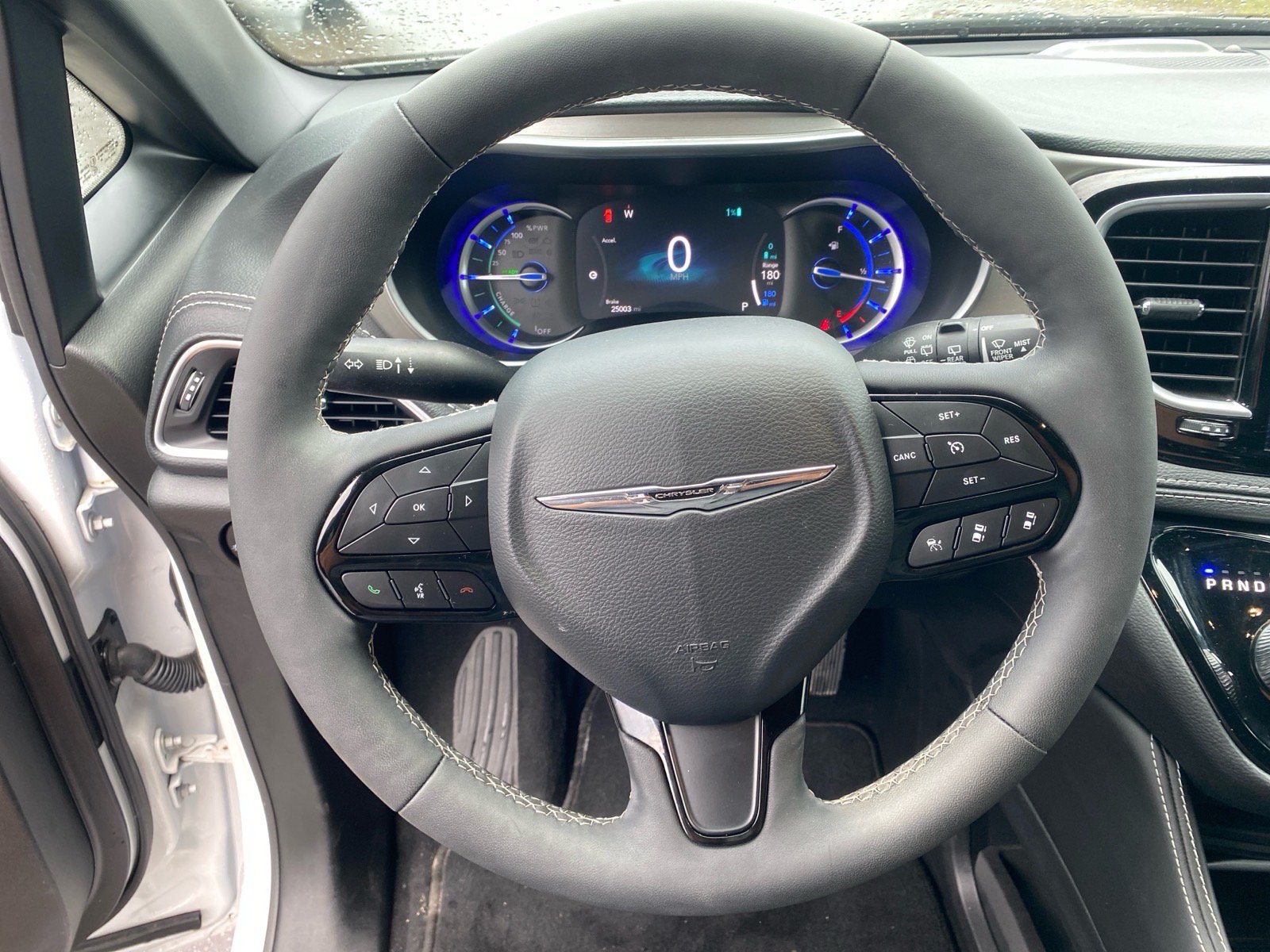 Used 2024 Chrysler Pacifica Premium FWD image 10
