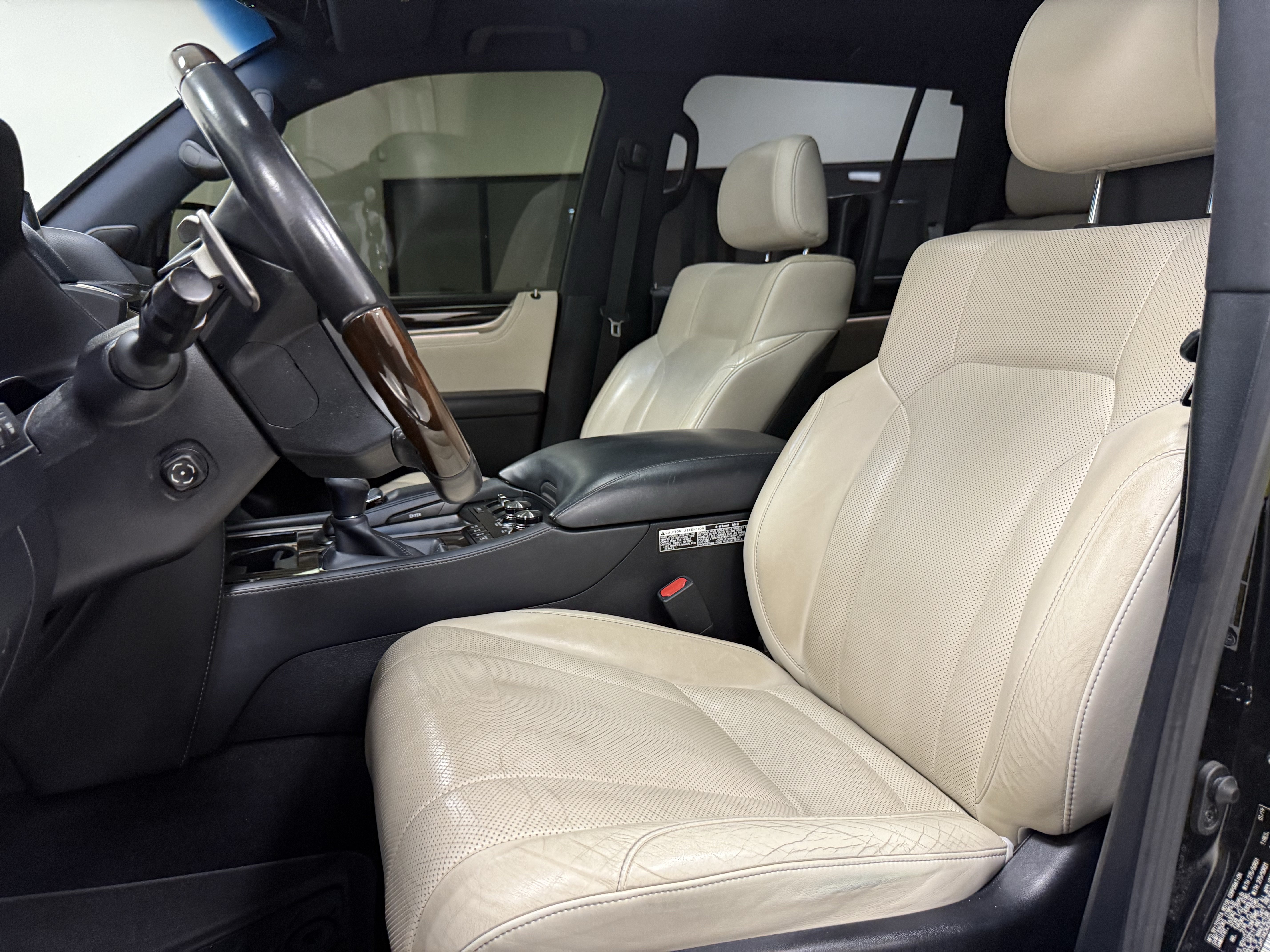 Used 2019 Lexus LX 570 4WD w/ Inspiration Series image 13