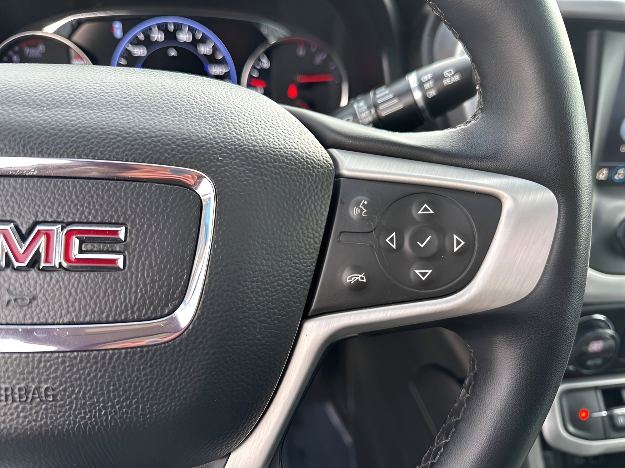 Used 2023 GMC Acadia SLT w/ Technology Package image 19