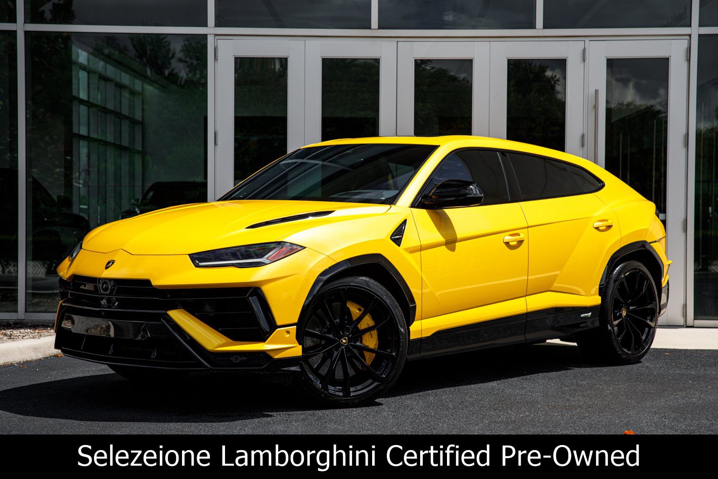 Used 2024 Lamborghini Urus S AWD/4WD image 1