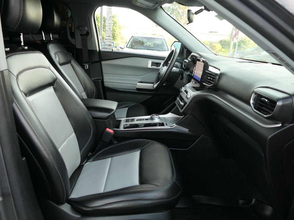 Used 2024 Ford Explorer XLT w/ Equipment Group 202A image 28