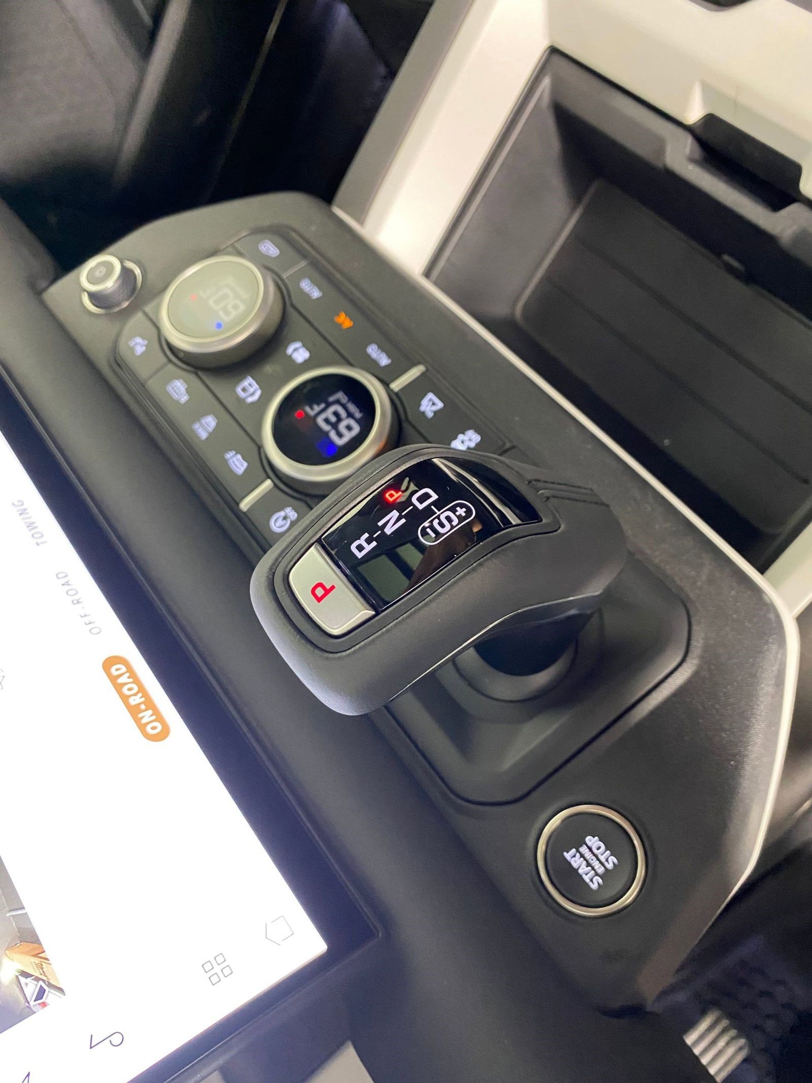 Used 2025 Land Rover Defender 110 S image 16