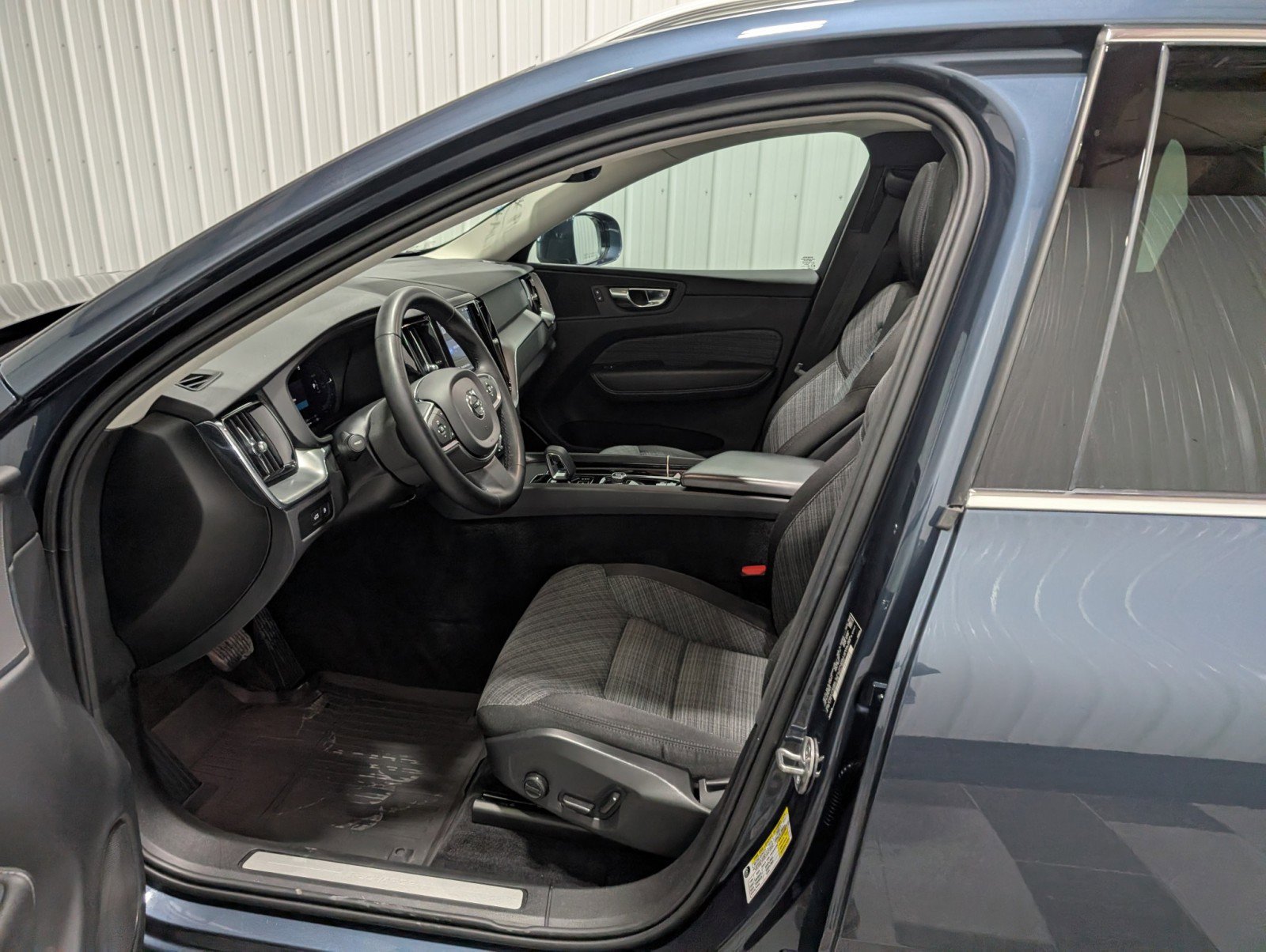 Used 2023 Volvo XC60 T8 Core image 14