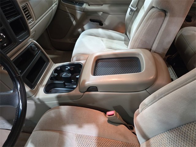 Used 2004 Chevrolet Suburban LS image 21