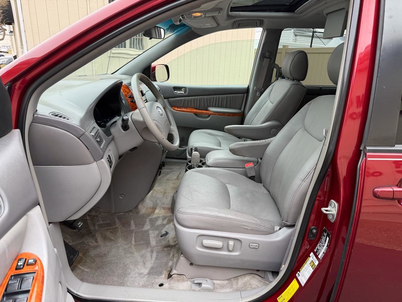 Used 2008 Toyota Sienna XLE Limited FWD image 16