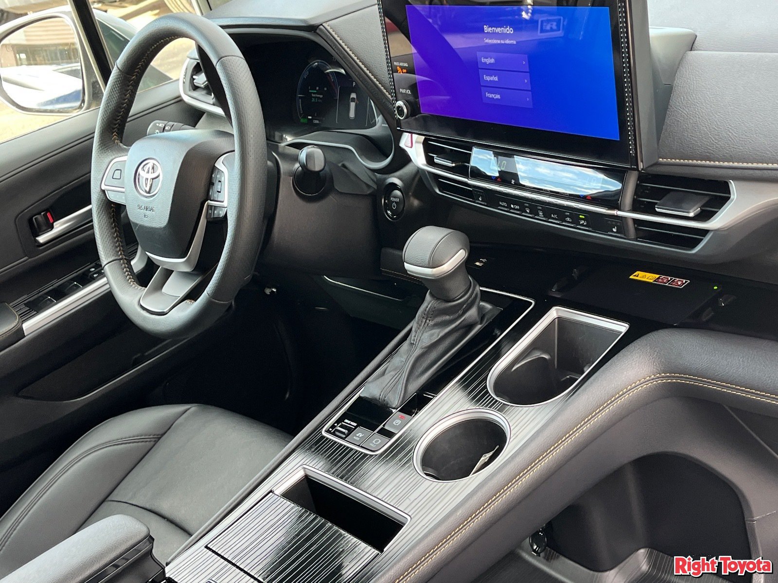 Certified 2025 Toyota Sienna XLE Woodland Edition AWD/4WD image 13