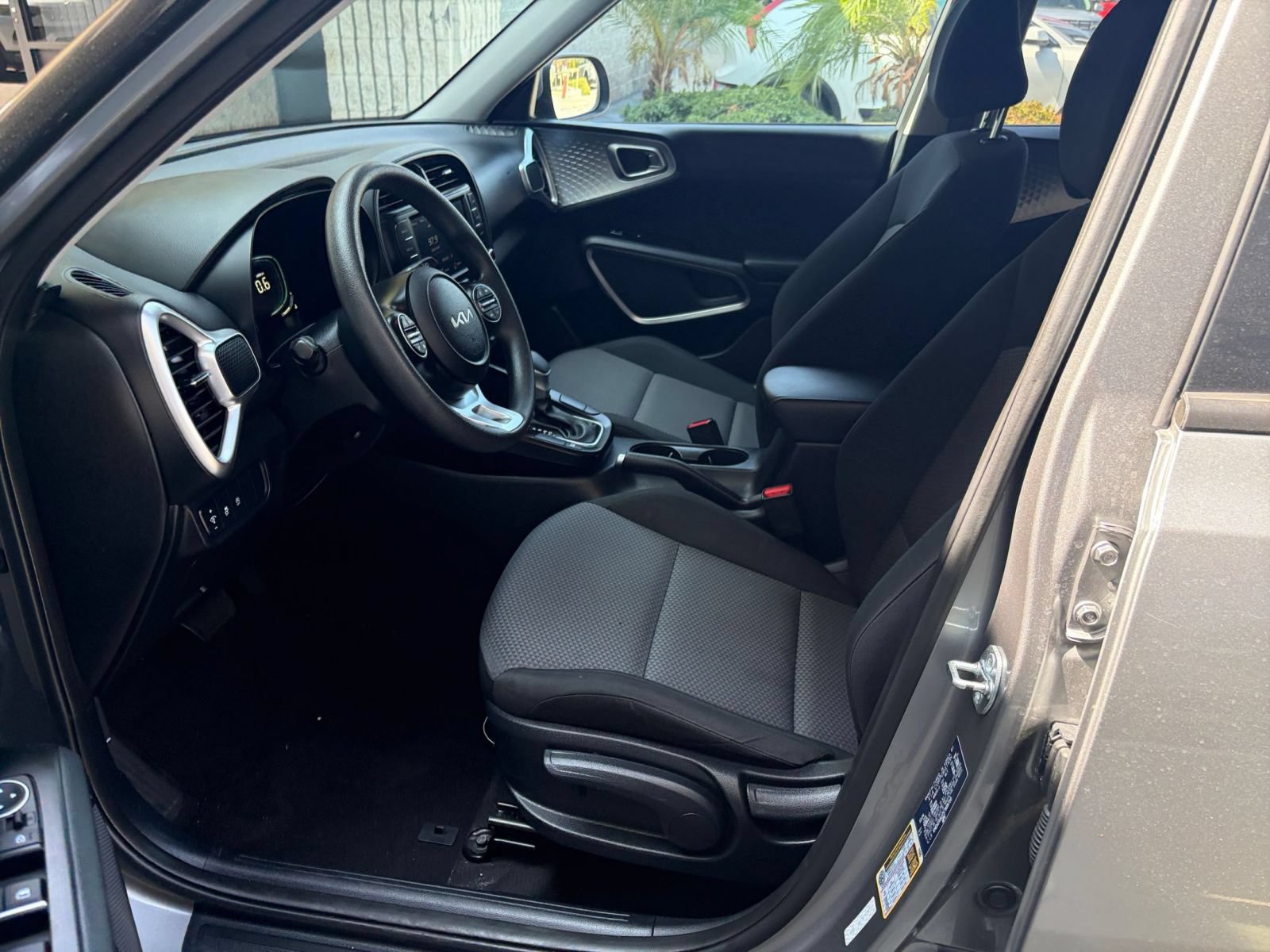 Used 2025 Kia Soul LX w/ LX Technology Package FWD image 24