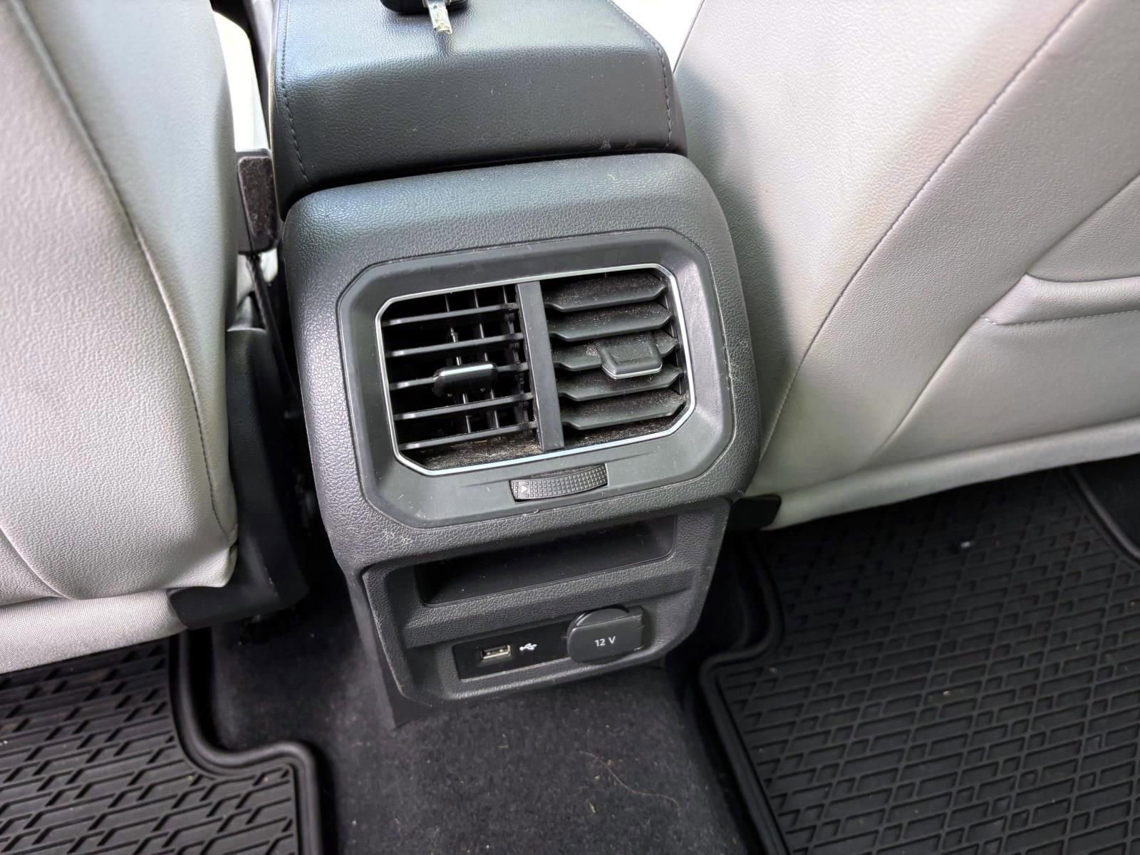 Used 2018 Volkswagen Tiguan SE w/ Panoramic Sunroof Package image 32