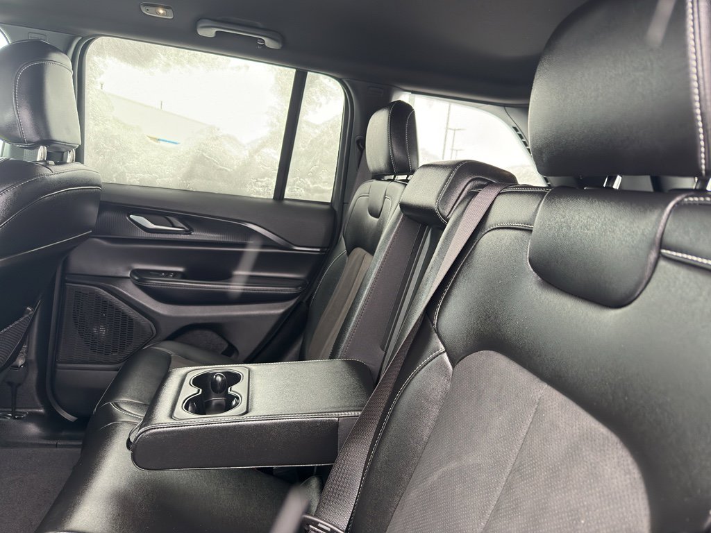 Used 2024 Jeep Grand Cherokee Altitude image 32