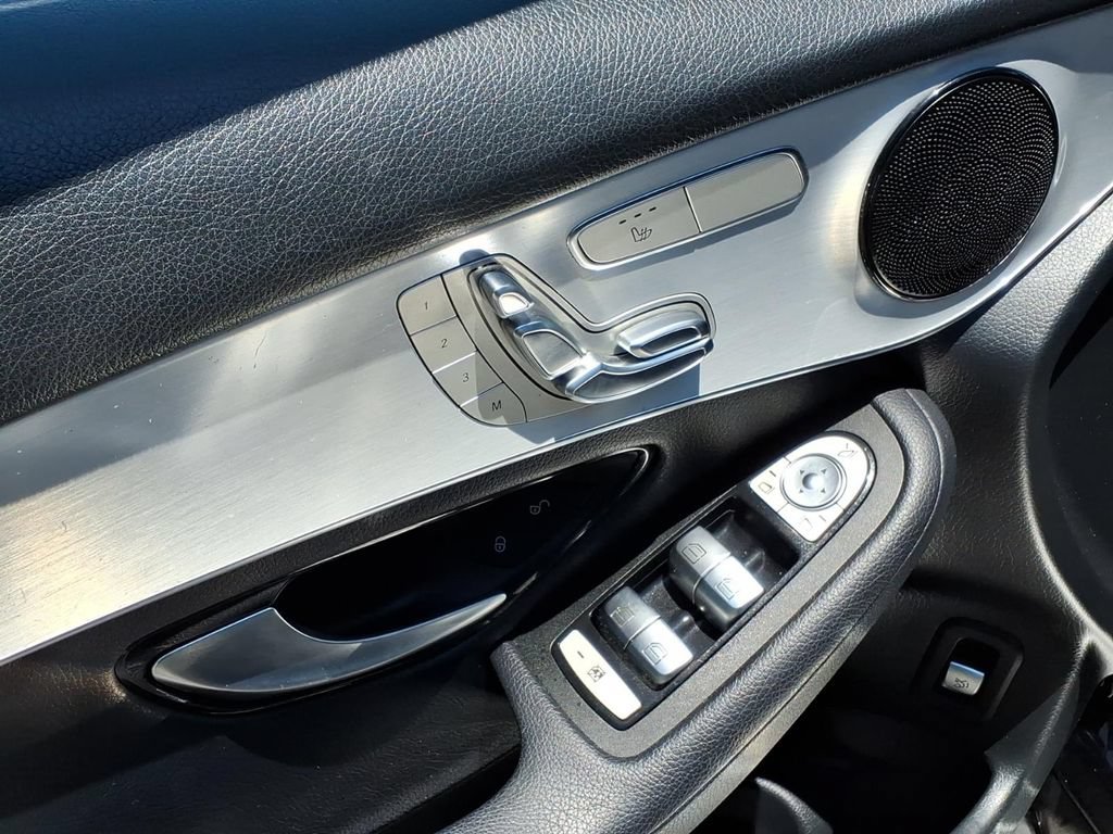 Used 2021 Mercedes-Benz GLC 300 4MATIC image 15