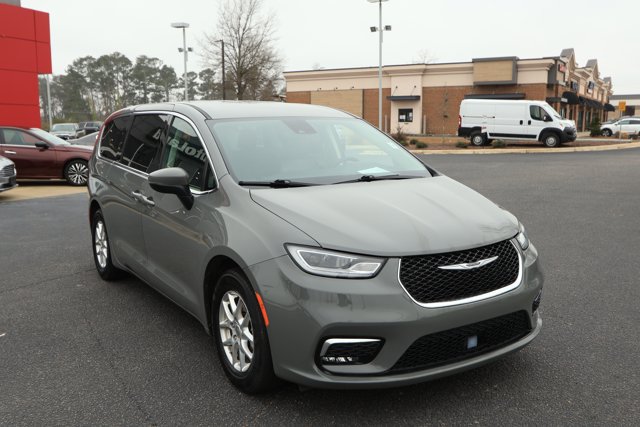 New 2026 Chrysler Voyager LX FWD image 3