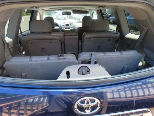 Used 2012 Toyota Highlander SE w/ Tow Pkg AWD/4WD image 12