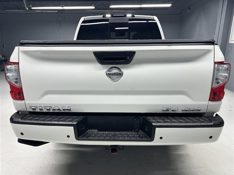 Used 2021 Nissan Titan SV w/ SV Convenience Package image 6