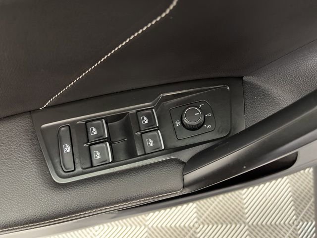 Used 2023 Volkswagen Tiguan SE image 33