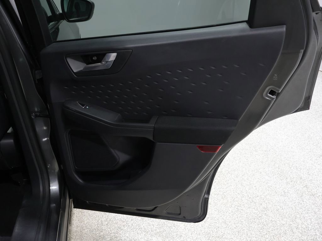 Used 2020 Ford Escape SE image 21