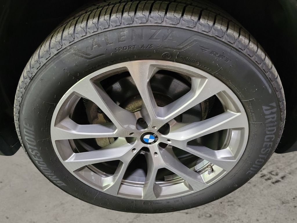 Used 2022 BMW X5 xDrive40i w/ Premium Package AWD/4WD image 11