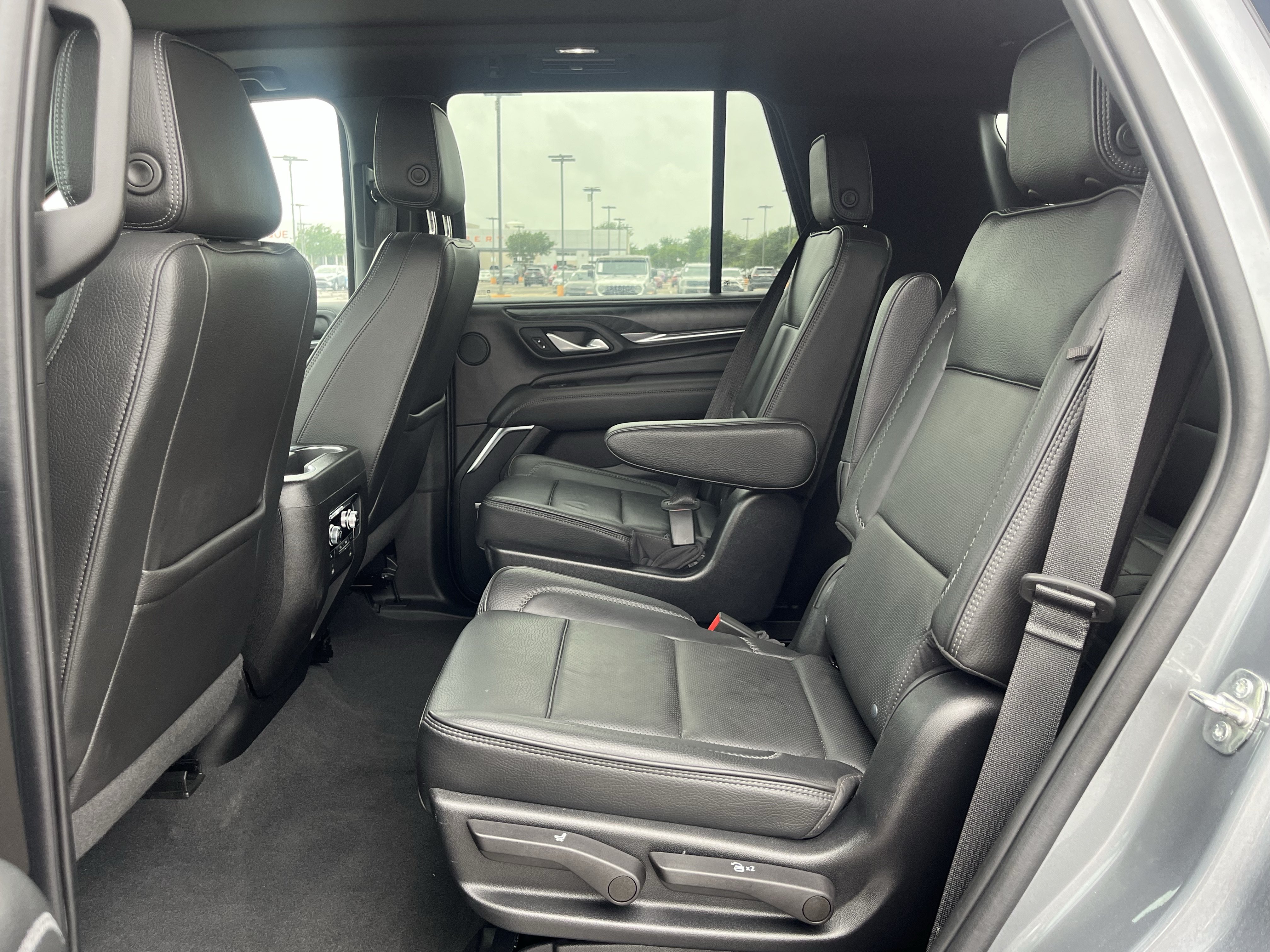 Used 2022 GMC Yukon Denali AWD/4WD image 32