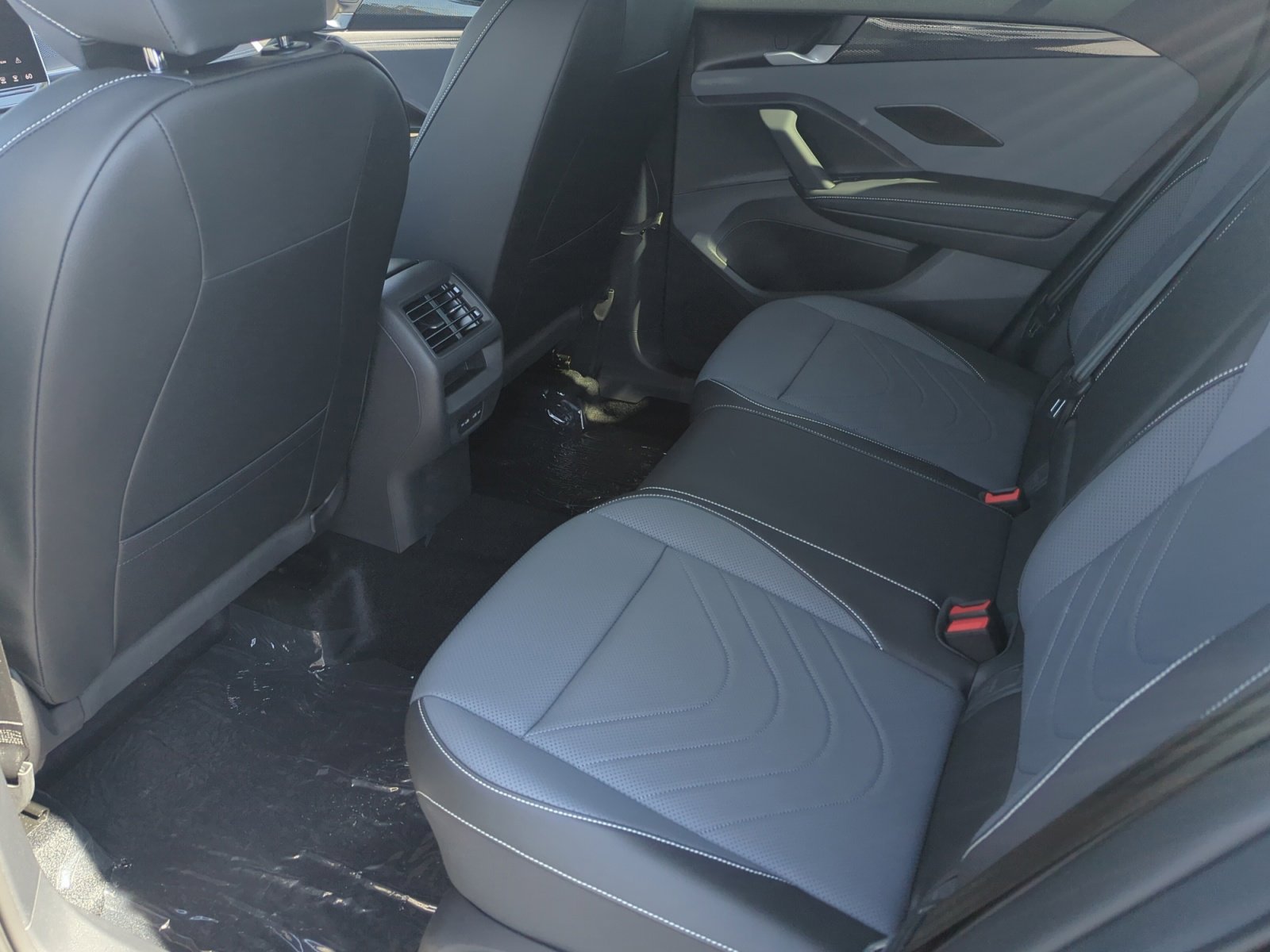 New 2025 Volkswagen Tiguan SE image 17