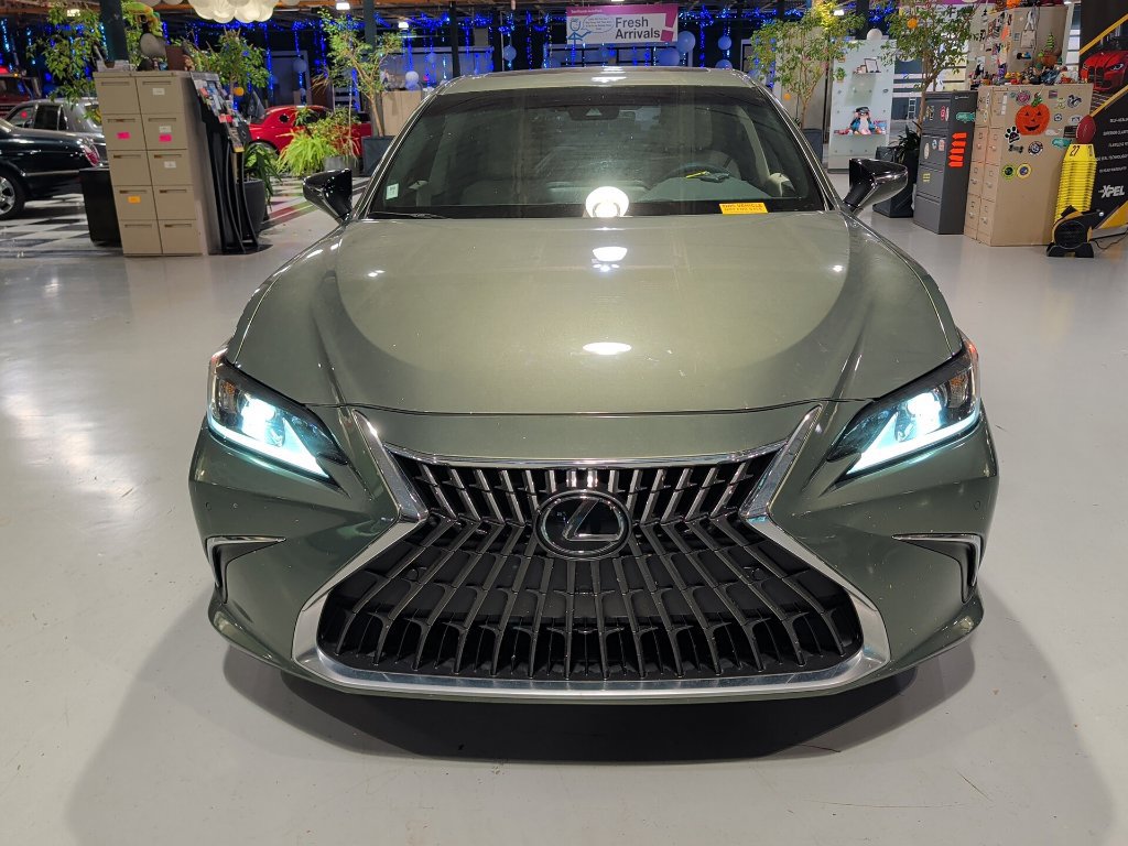 Used 2024 Lexus ES 350 w/ Premium Package FWD image 8
