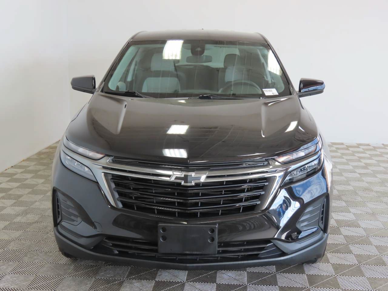 Used 2024 Chevrolet Equinox LS w/ LS Convenience Package FWD image 2