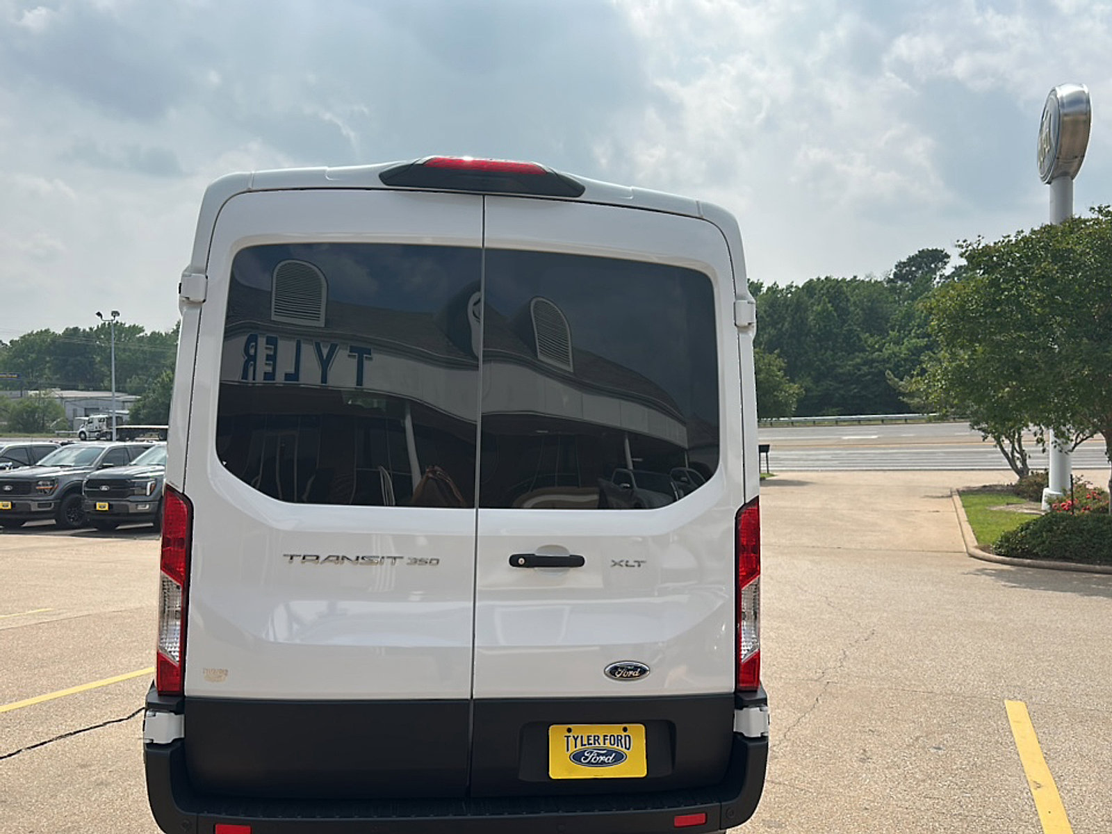 Used 2025 Ford Transit 350 XLT RWD image 6