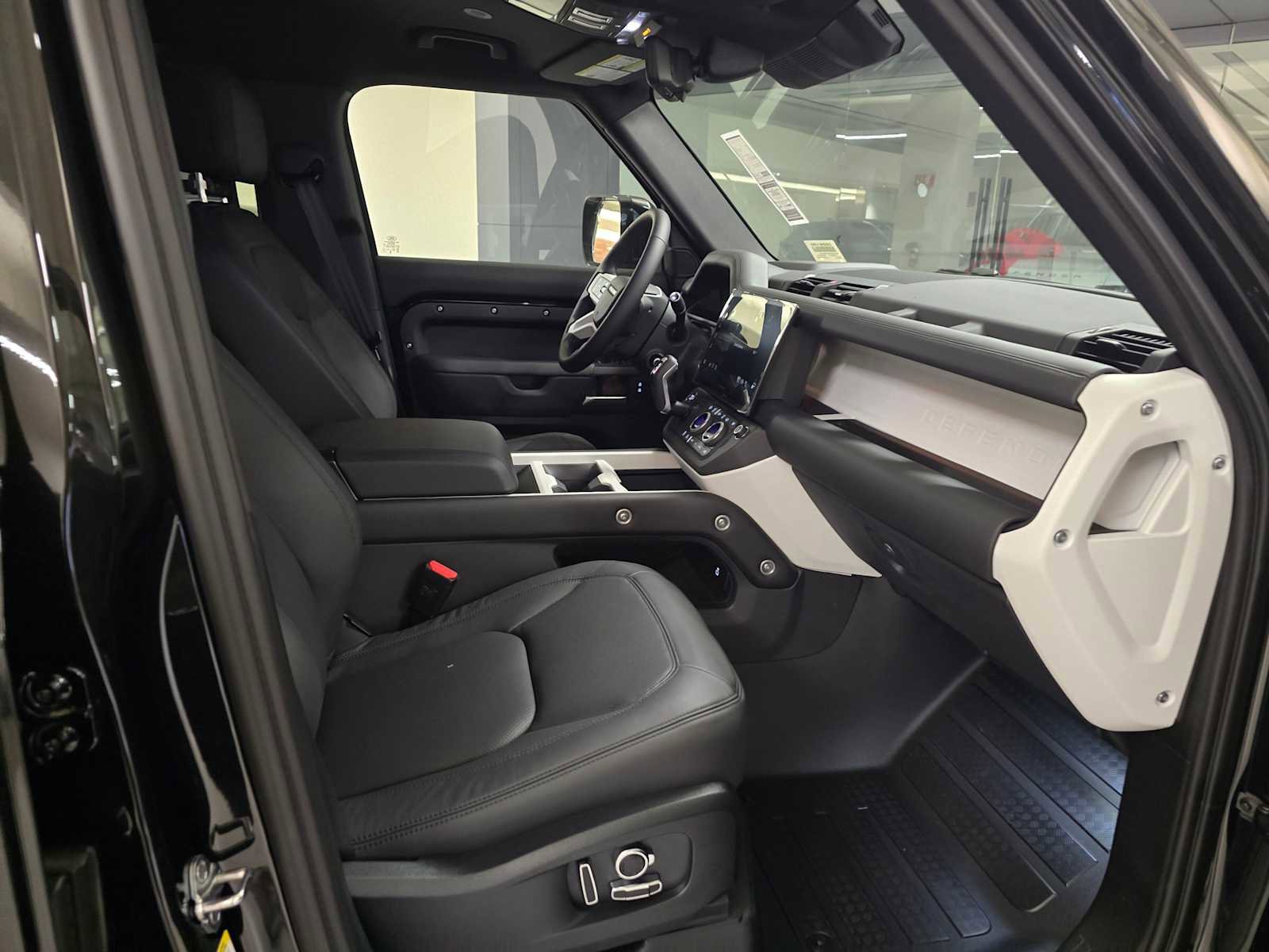 New 2026 Land Rover Defender 130 X-Dynamic SE image 11