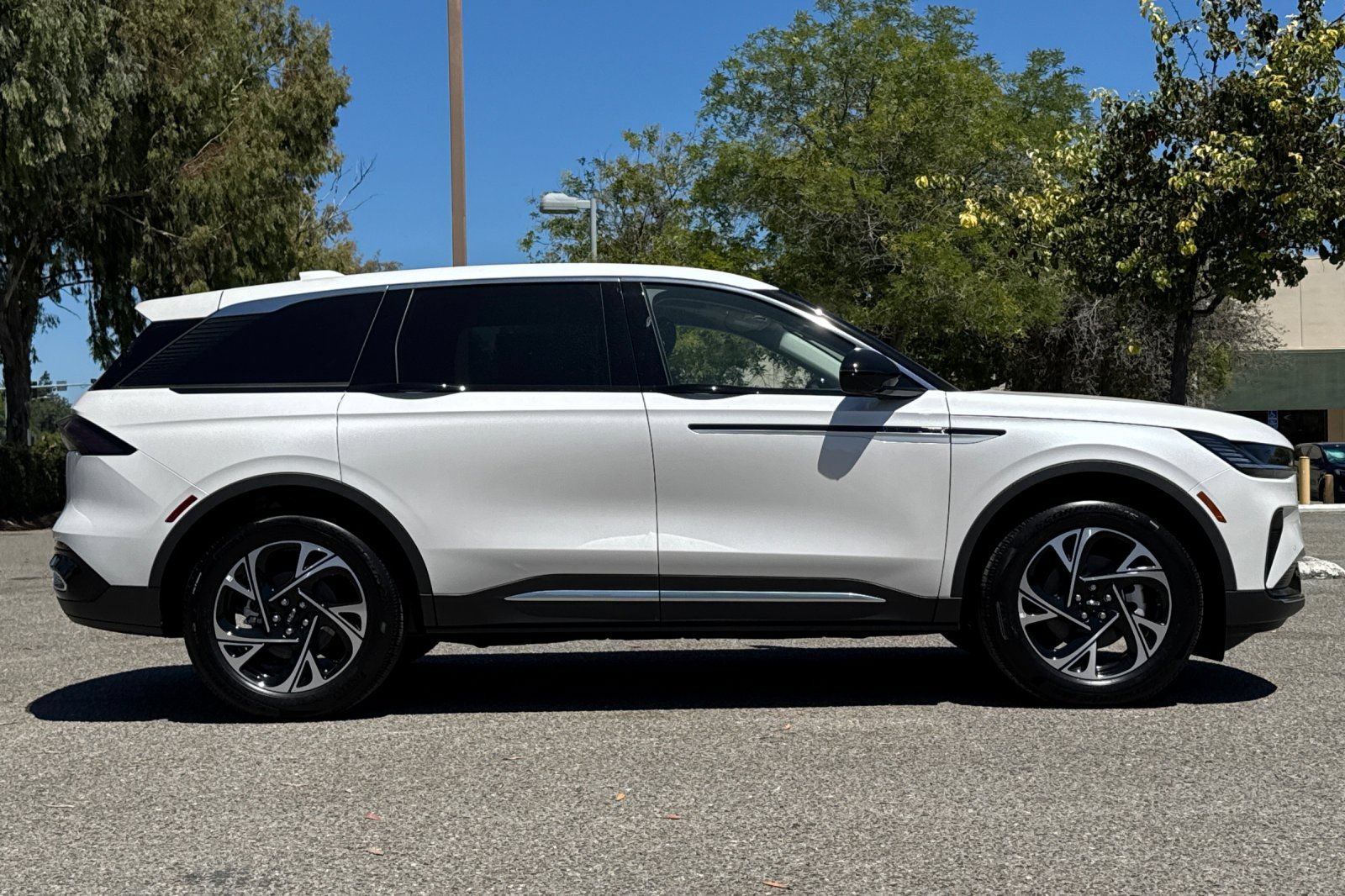 New 2026 Lincoln Nautilus Premier AWD/4WD image 3