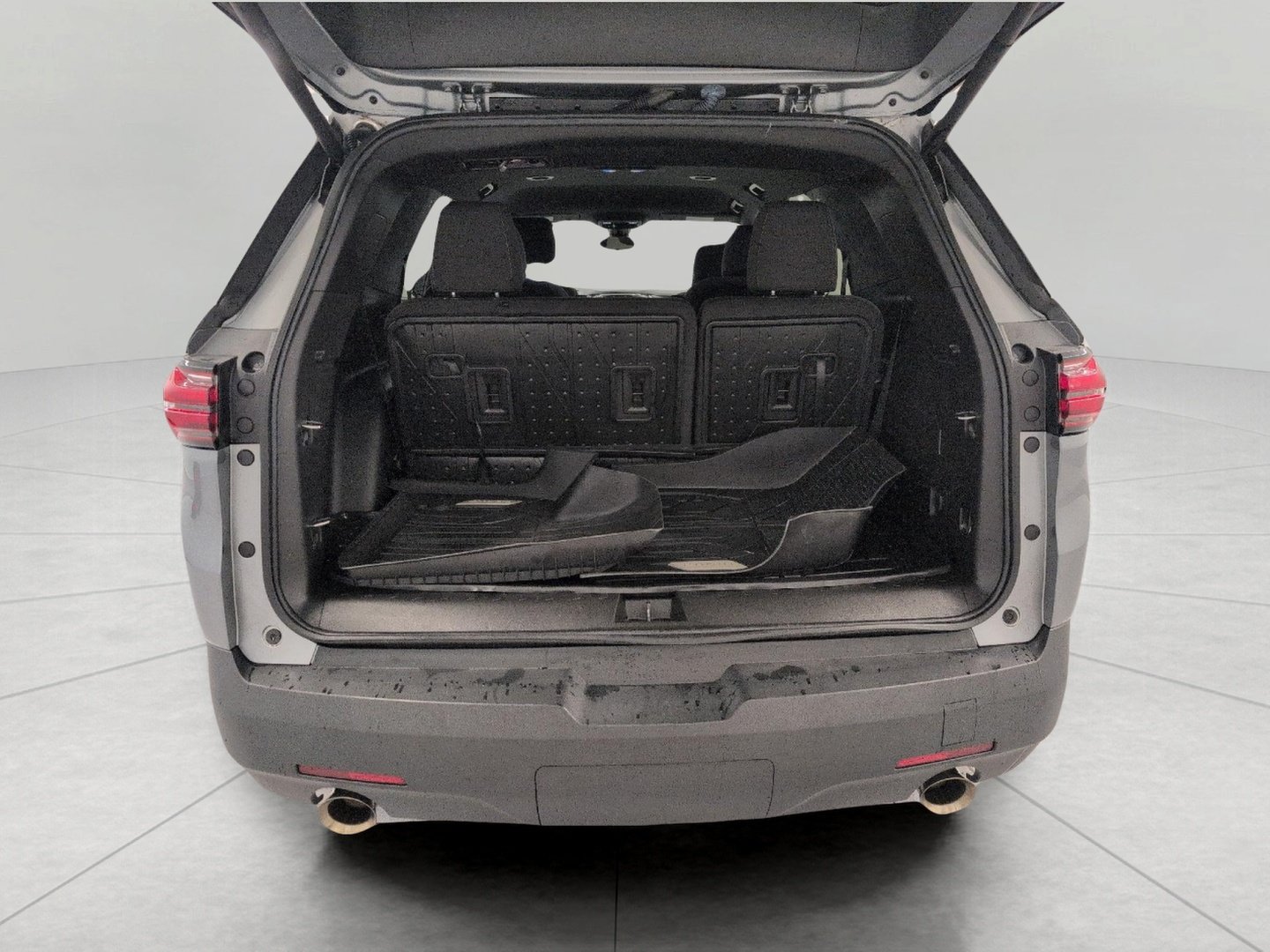 Used 2023 Chevrolet Traverse LT w/ LPO, Floor Liner Package AWD/4WD image 15