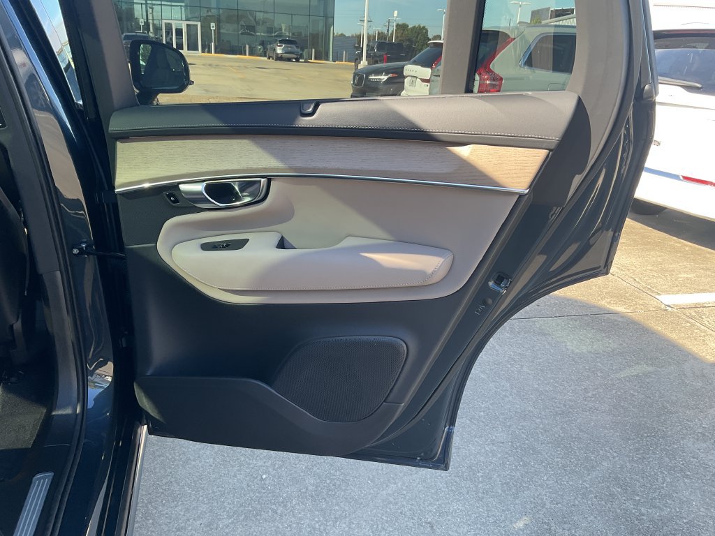 New 2027 Volvo XC90 B6 Plus AWD/4WD image 16