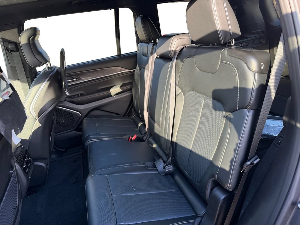 New 2025 Jeep Grand Cherokee L Overland w/ Advanced Protech Group III AWD/4WD image 13