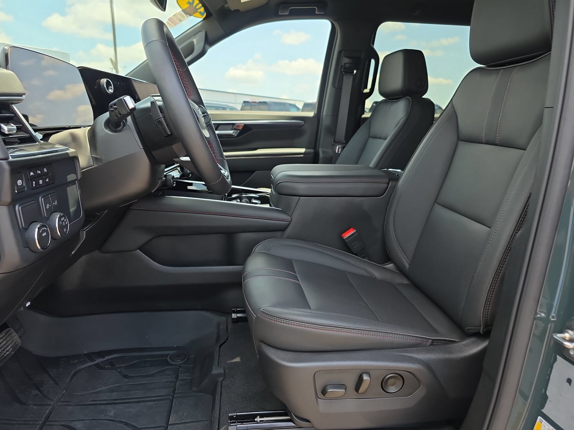 Used 2026 Chevrolet Suburban RST w/ Comfort Package RWD image 10