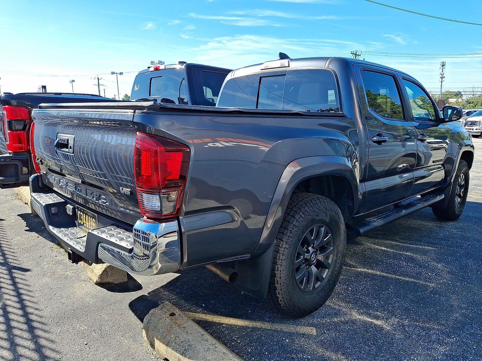 Used 2021 Toyota Tacoma SR5 AWD/4WD image 4