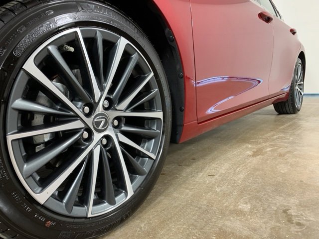 Used 2025 Lexus ES 300h 300h w/ Premium Package image 2