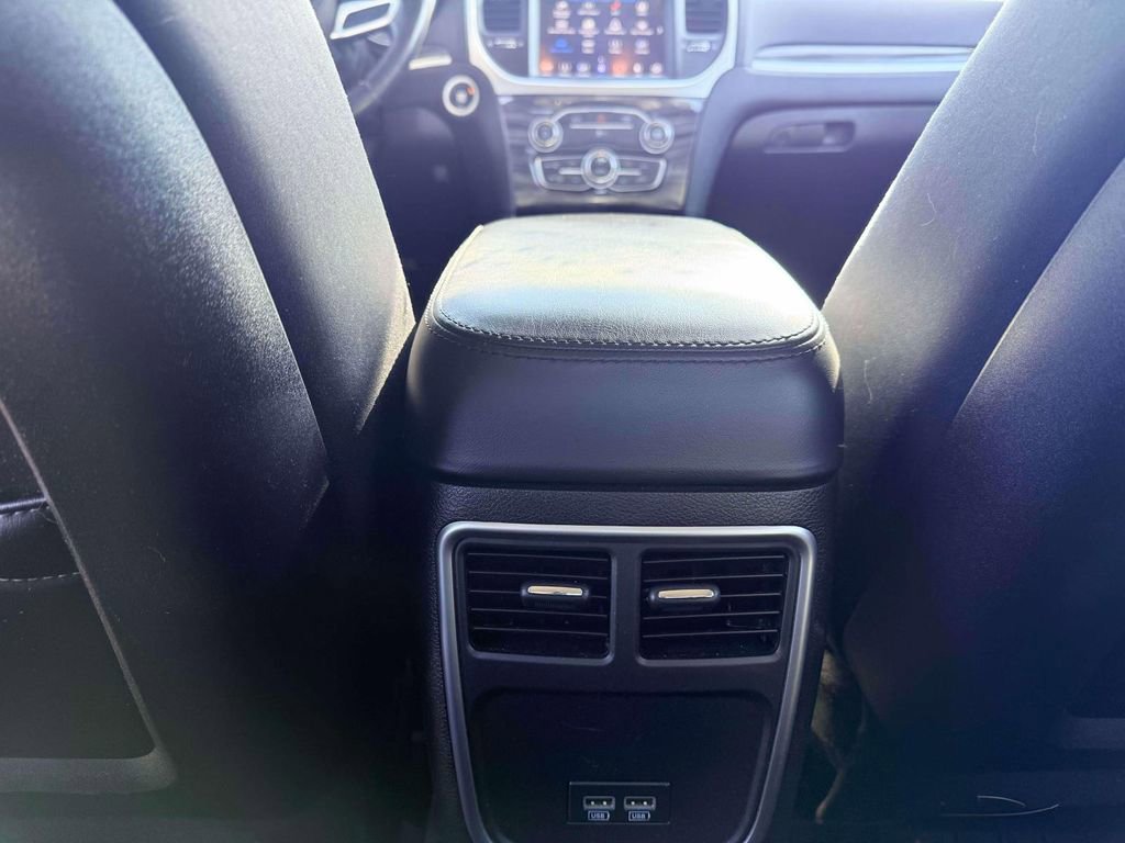 Used 2019 Chrysler 300 Touring w/ Driver Convenience Group RWD image 10
