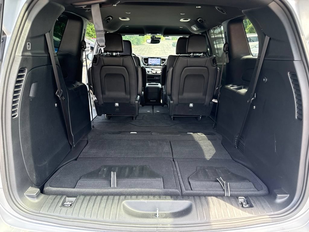 New 2026 Chrysler Pacifica Select AWD/4WD image 15