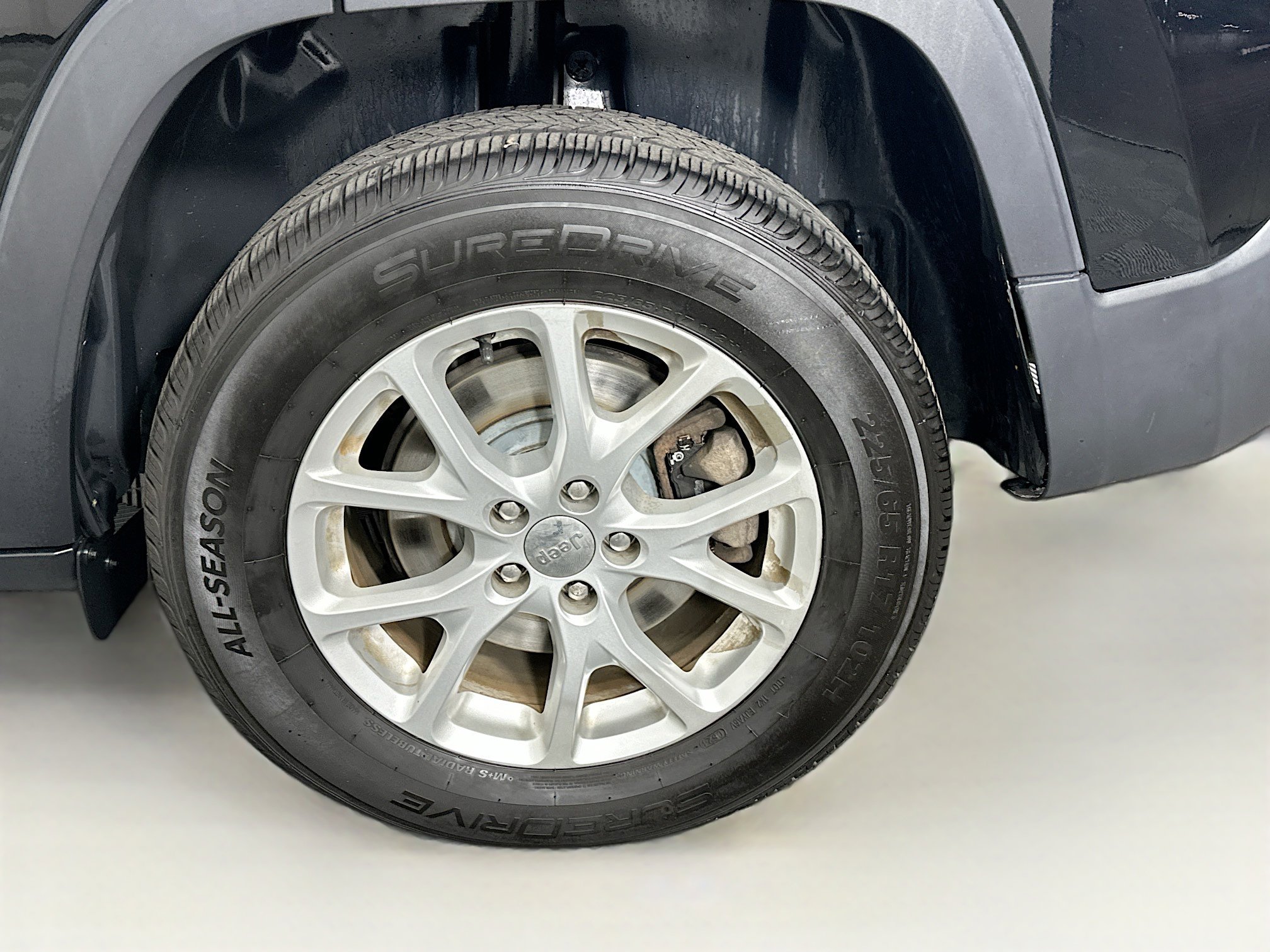 Used 2017 Jeep Cherokee Latitude w/ Cold Weather Group image 11