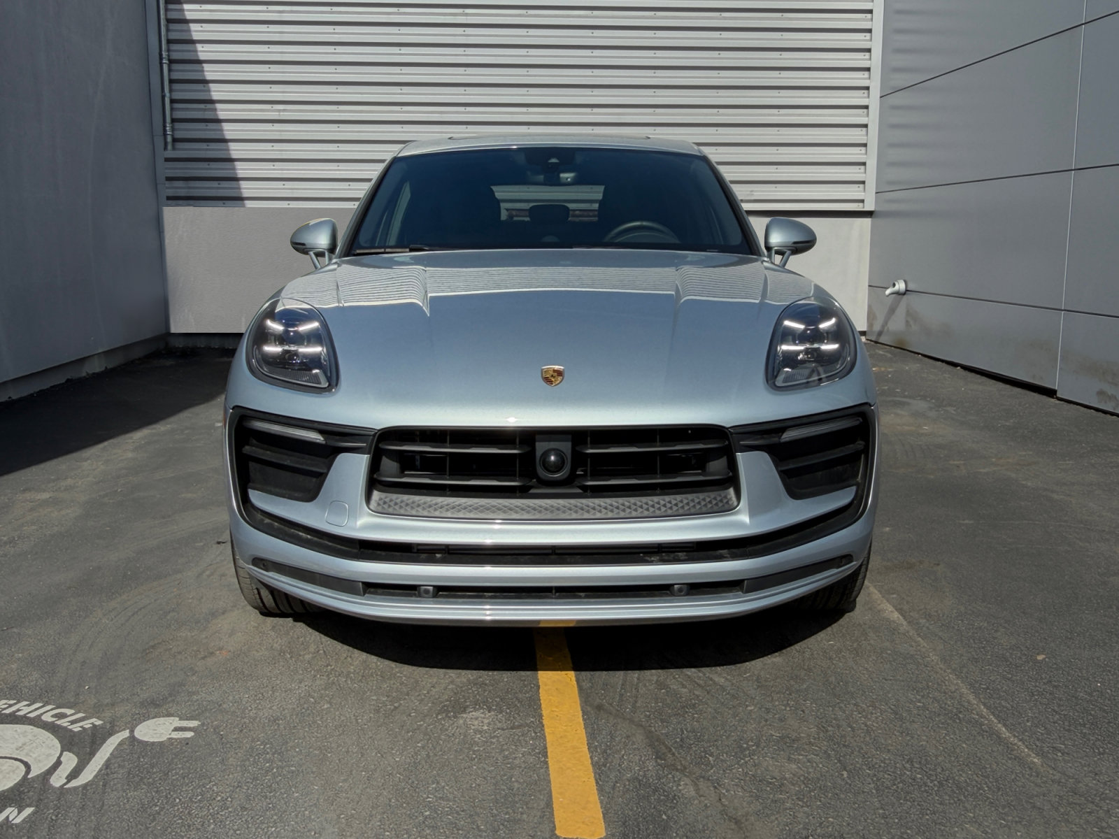 Used 2025 Porsche Macan AWD/4WD image 4