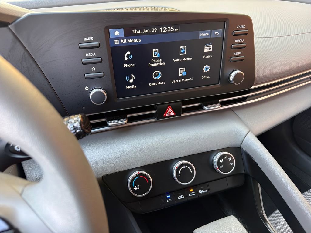 Used 2025 Hyundai Elantra SE image 22