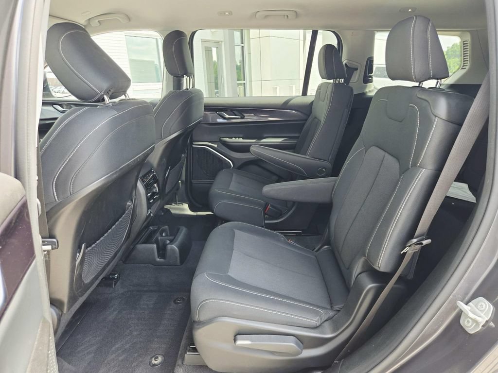 Used 2021 Jeep Grand Cherokee L Laredo w/ Luxury Tech Group I AWD/4WD image 12
