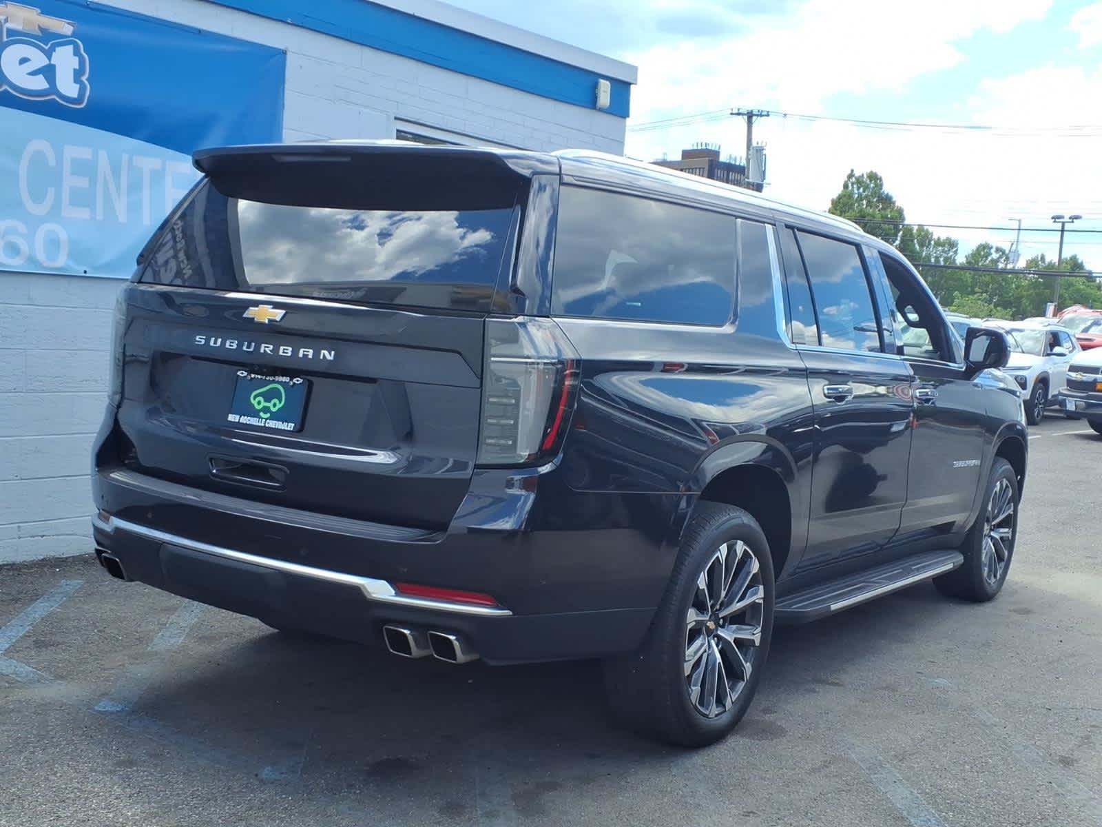 Certified 2025 Chevrolet Suburban High Country AWD/4WD image 6