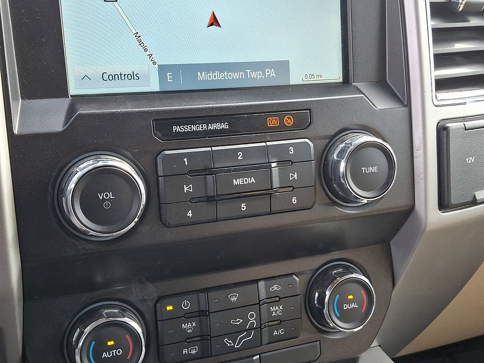 Used 2020 Ford F250 Lariat w/ Chrome Package image 16